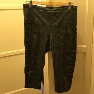 EUC Workout Capri Pants